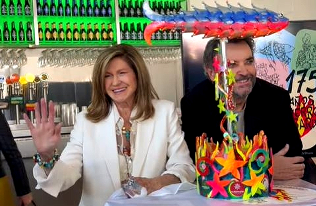 Los artistas totaneros Muher crean el Catafalco m�vil de la Fiesta del Entierro de la Sardina